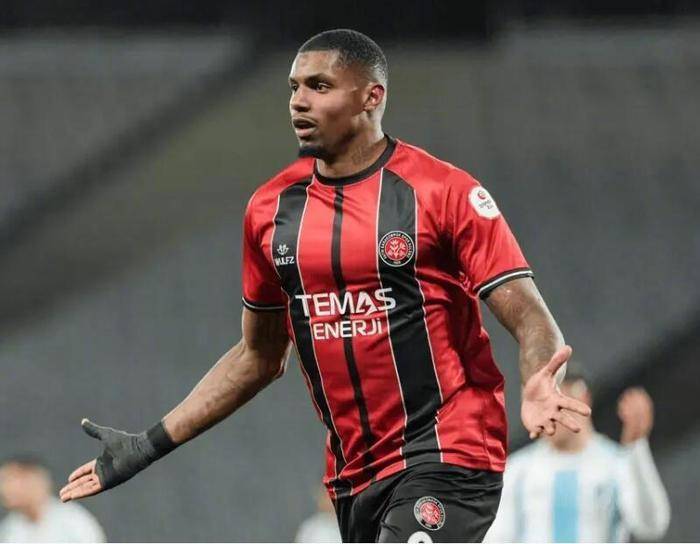 深圳新鹏城, 差距, 主帅位置也 深圳新鹏城, 差距, 主帅位置也