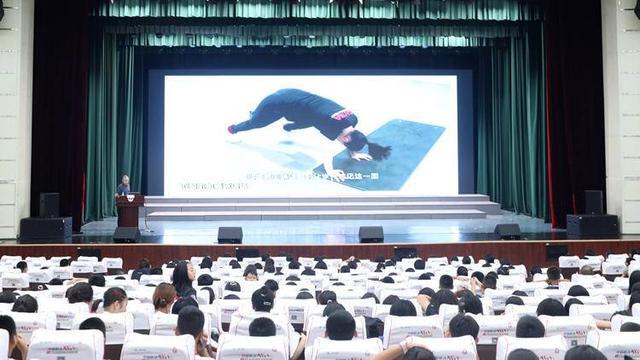 及球的尺寸, 了展示风采 及球的尺寸, 了展示风采