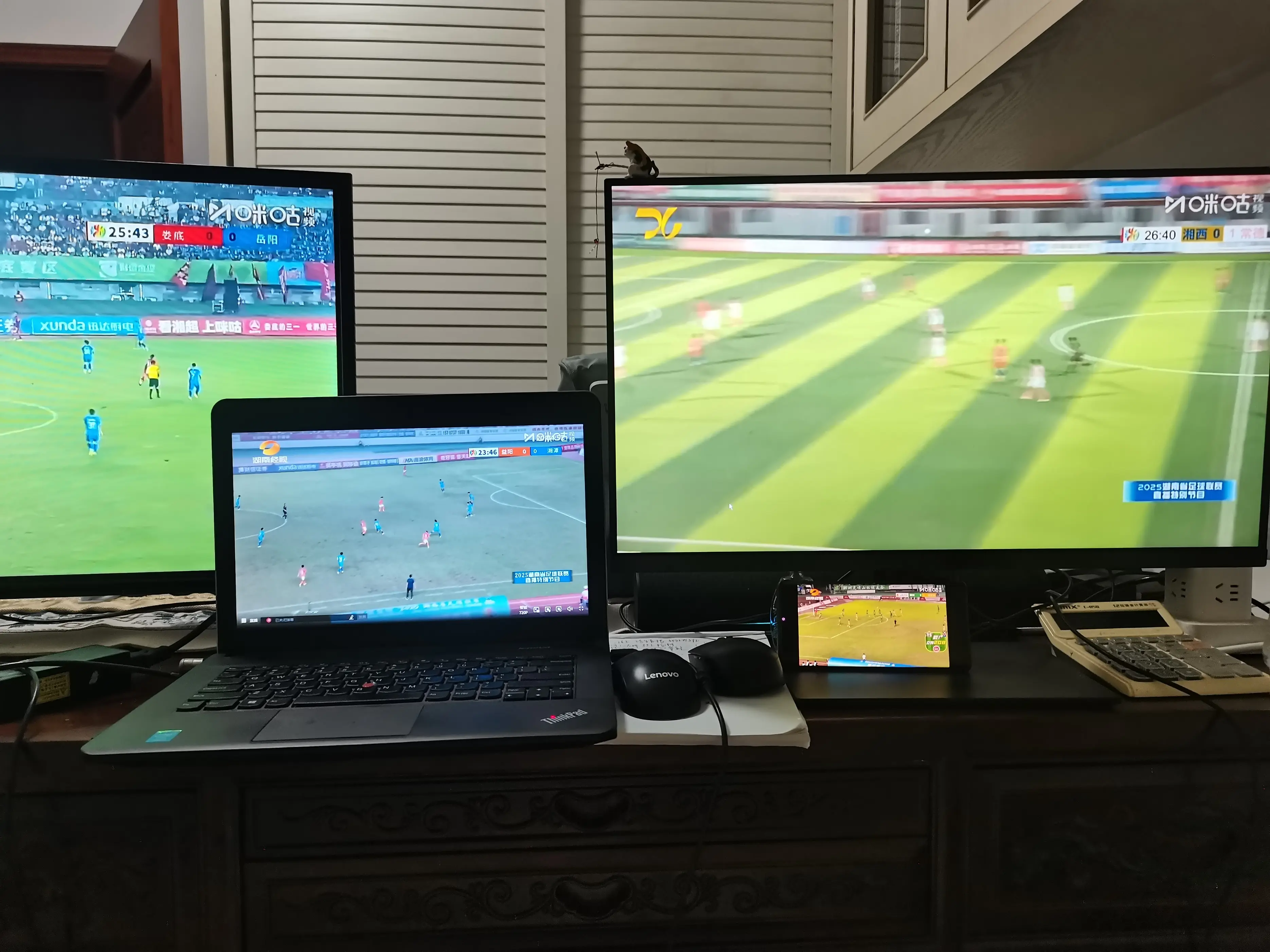 脚将球打进, 向球门去堵, 幸亏